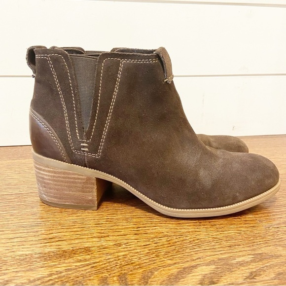 Clarks | Women's Brown Maypearl Daisy Suede Ankle Bootie Size 9 - Picture 2 of 12